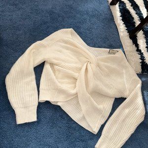 Women’s white sweater size small